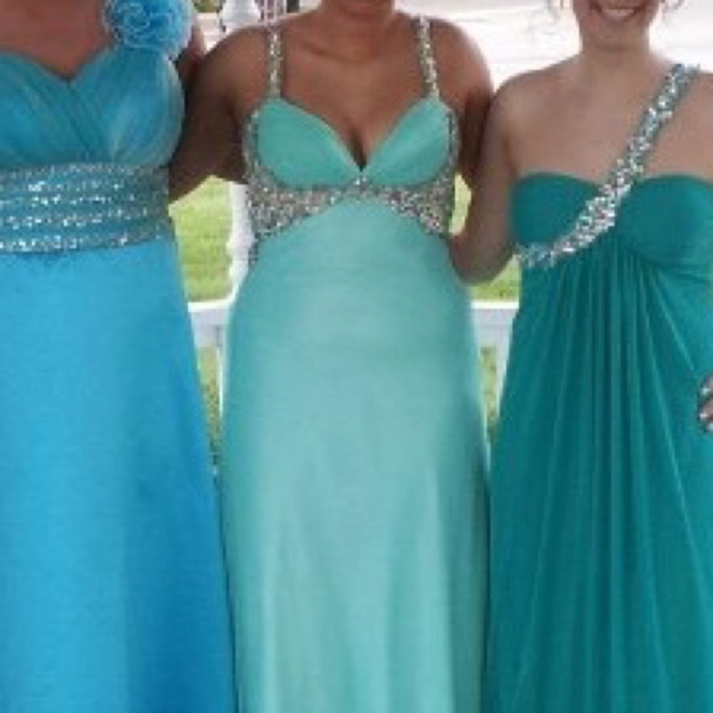 Prom dress - Picture 3 of 3