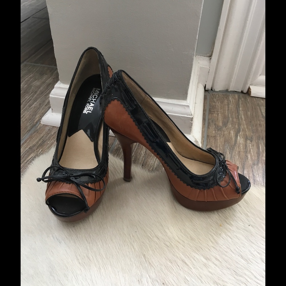 MICHAEL Micheal Kors Black and Tan Platform Heels