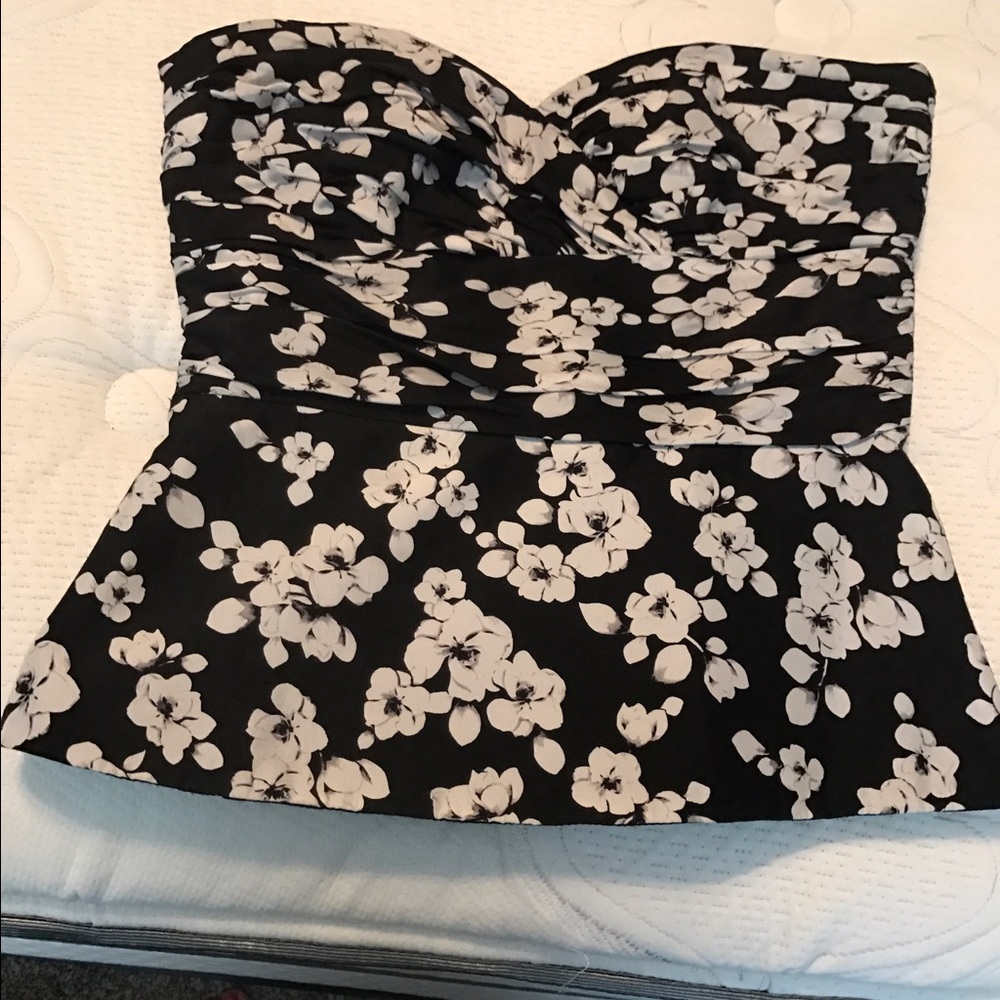 White House black market floral top