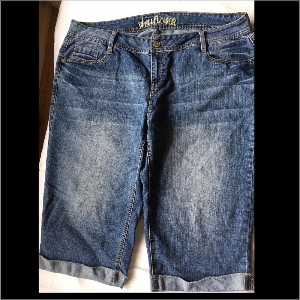 Wallflower Plus Size Capri Jeans Size 20