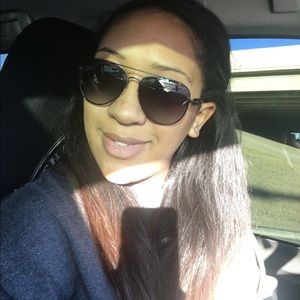 Meet your Posher, Joelle