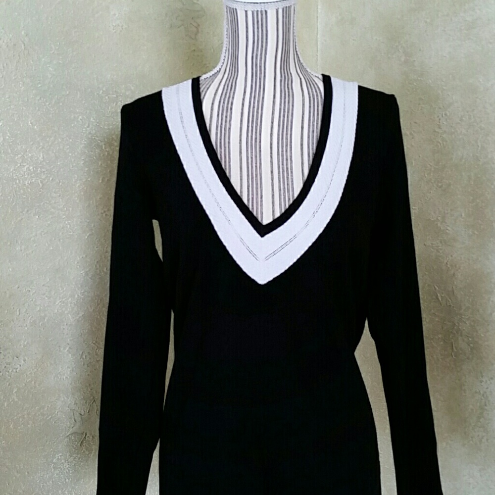 TALBOTS BLACK AND WHITE PULLOVER SWEATER