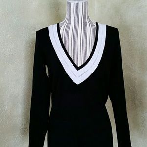 TALBOTS BLACK AND WHITE PULLOVER SWEATER