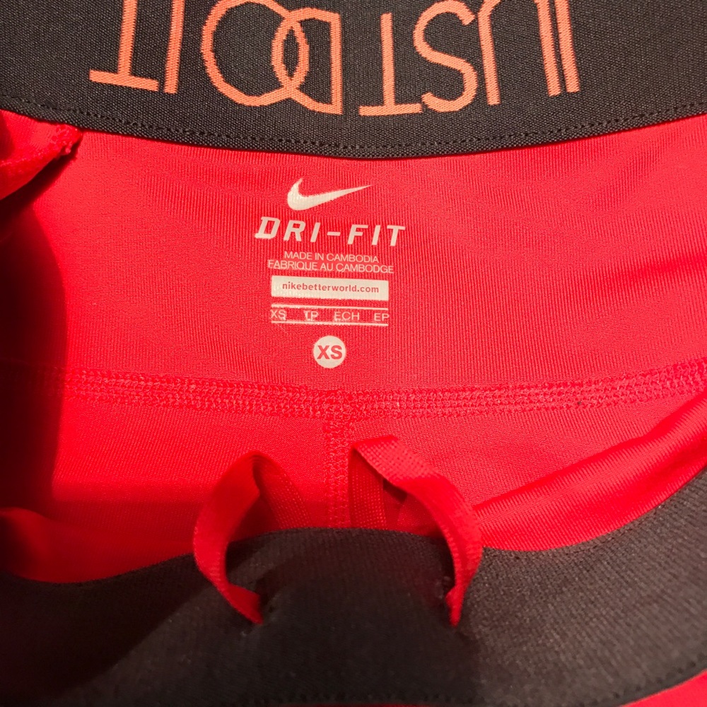 Nike Crops - Picture 4 of 5