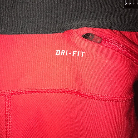 Nike Crops - Picture 3 of 5