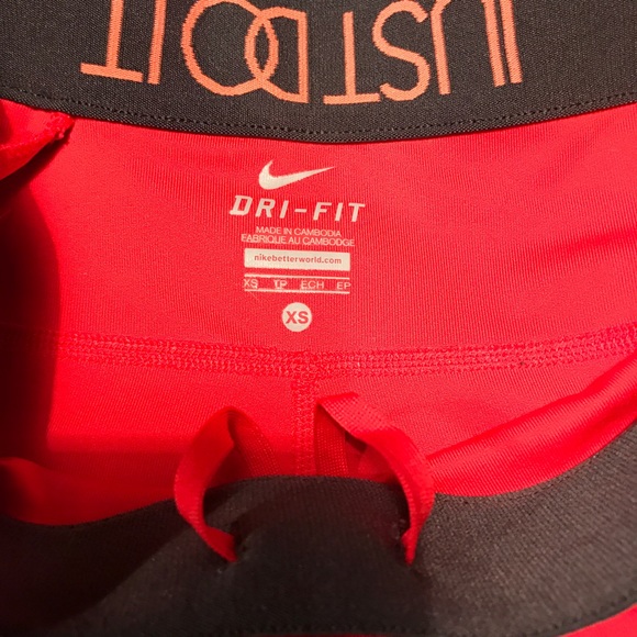 Nike Crops - Picture 4 of 5