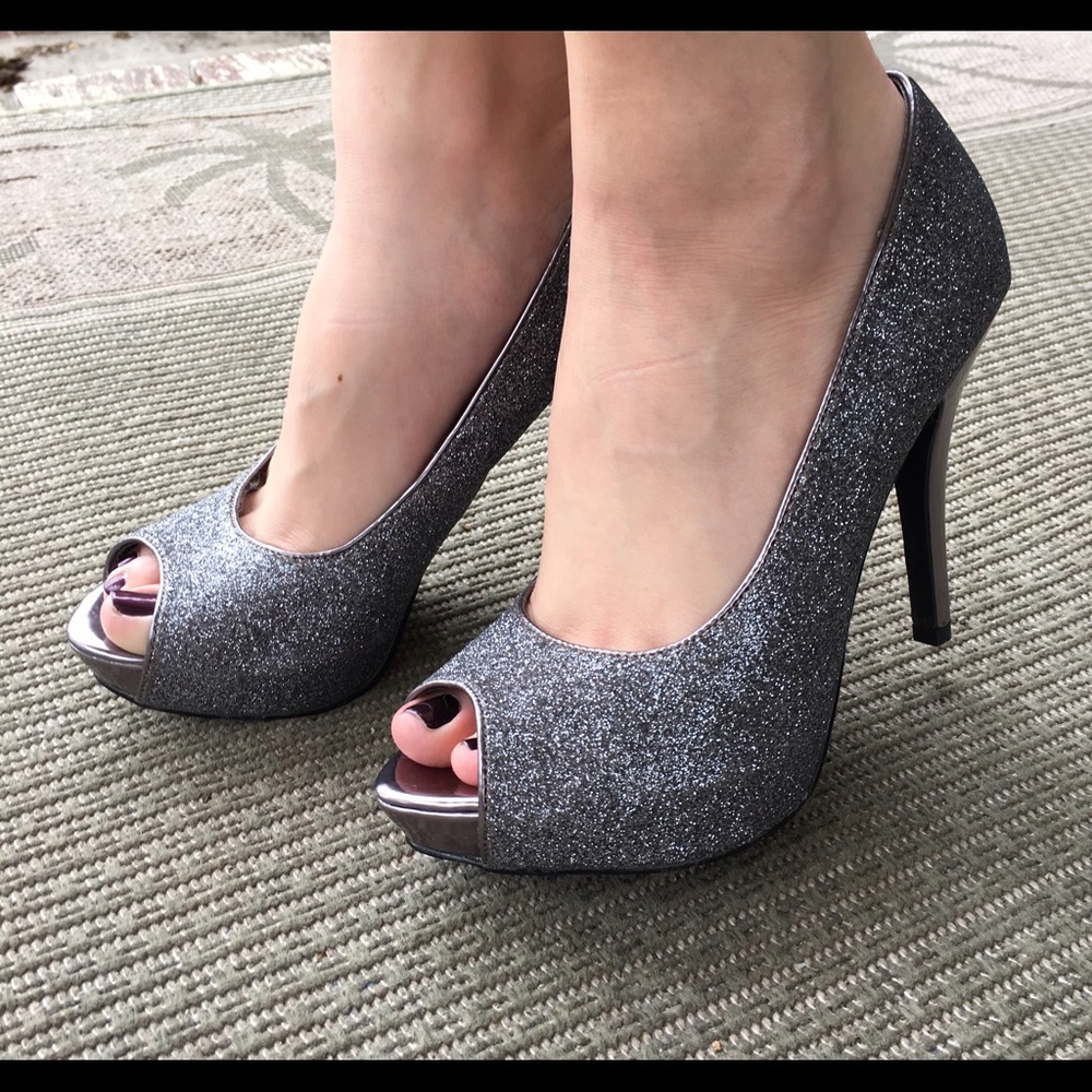 Jacqueline Ferrar heels