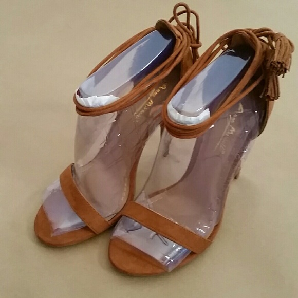 🚨Ankle-tie tassel heels - Picture 3 of 6