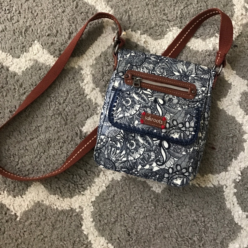 Patterned cross body