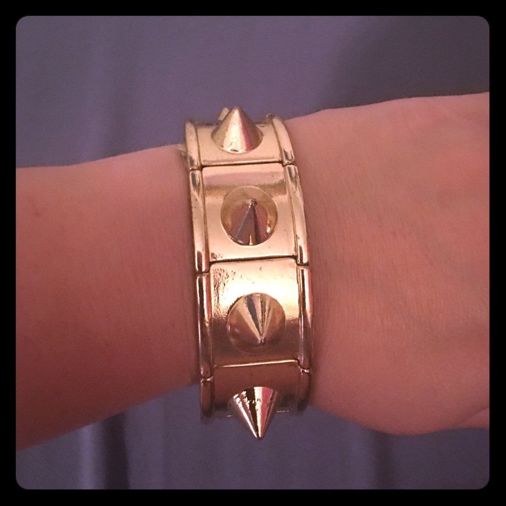 ⭐️Gold Metal Spiked Bracelet⭐️