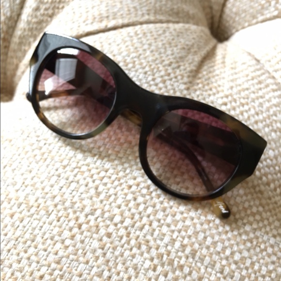 Elizabeth and James Accessories - ➡️ ONE DAY SALE Elizabeth & James Sunglasses ⬅️