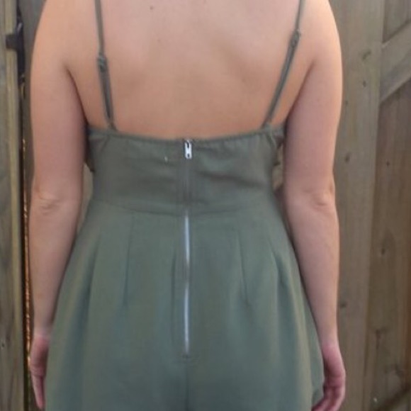 Olive green romper - Picture 4 of 4