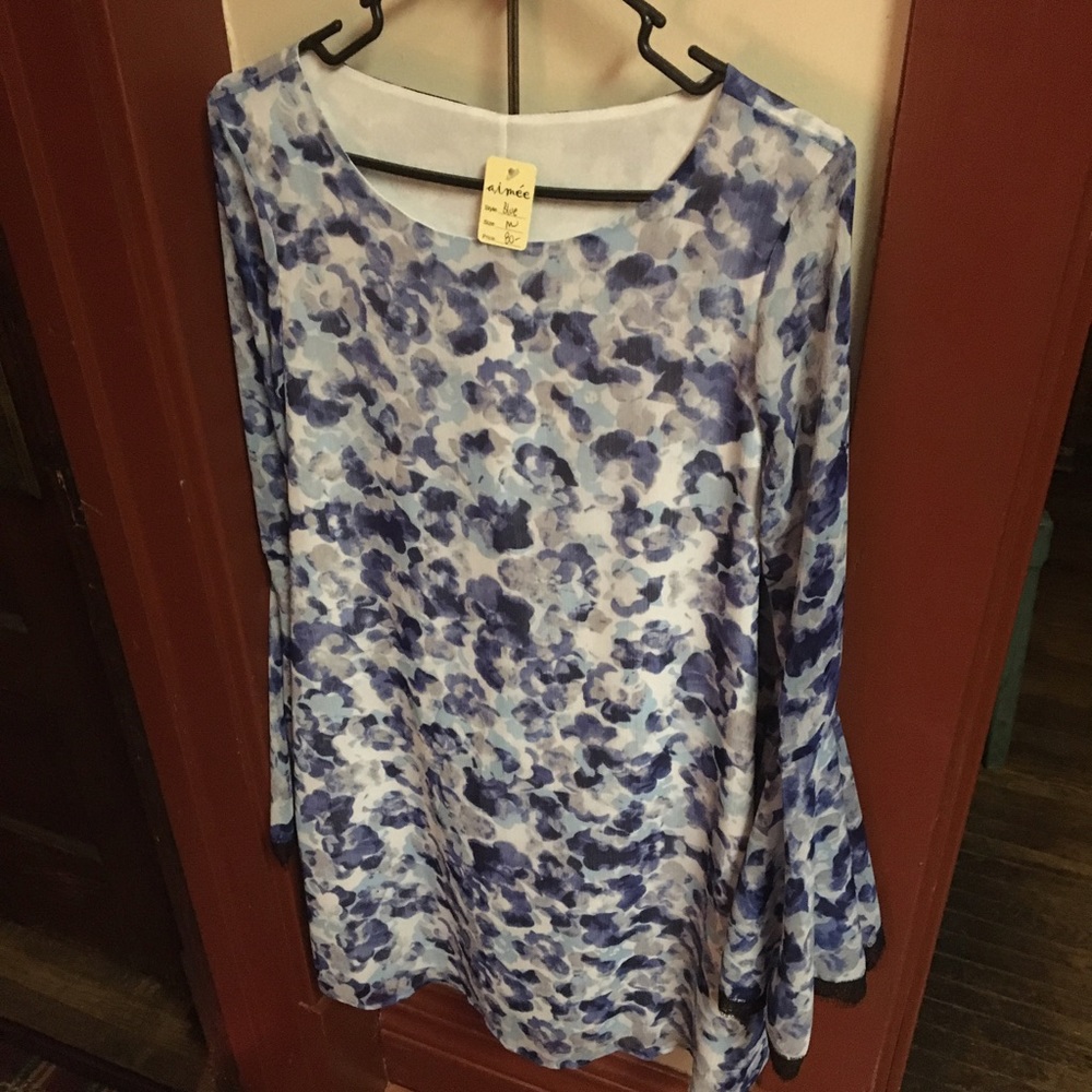 Shirt dress with a bell sleeve lace cuffs