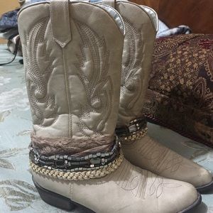 Cowgirl coconut boots