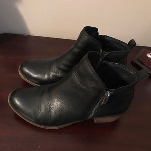 Vince Camuto booties size 8