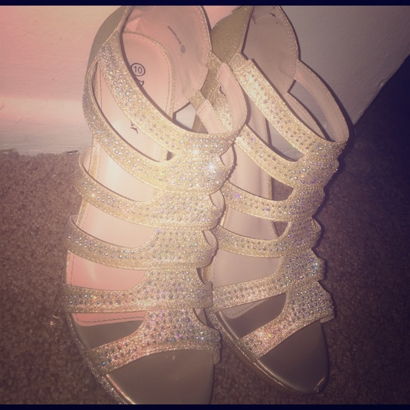 SIZE 10 Dream Pair Diamond Studded Gold - Picture 2 of 5