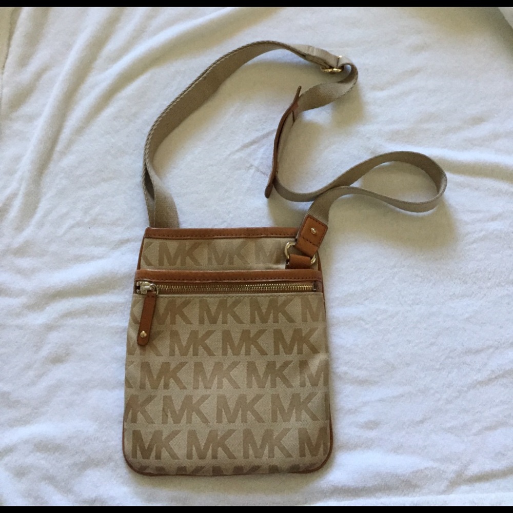 PRICE FIRM: Michael Kors Cross Body