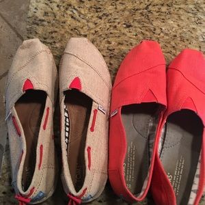 Lot of 2 pair of Toms shoes in excellent condition