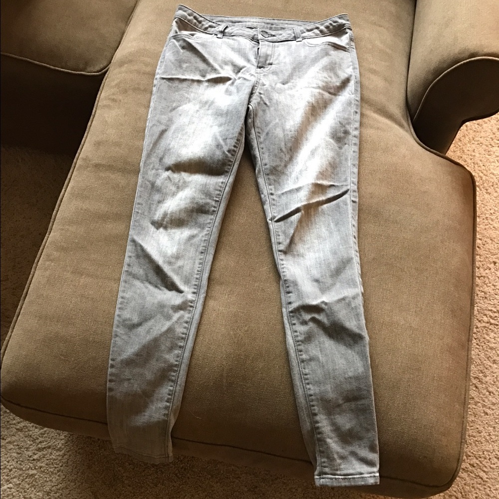 Jennifer Lopez grey jeans