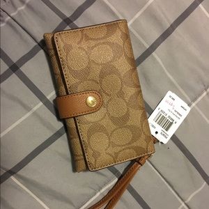 Coach Wristlet Tan/Gold