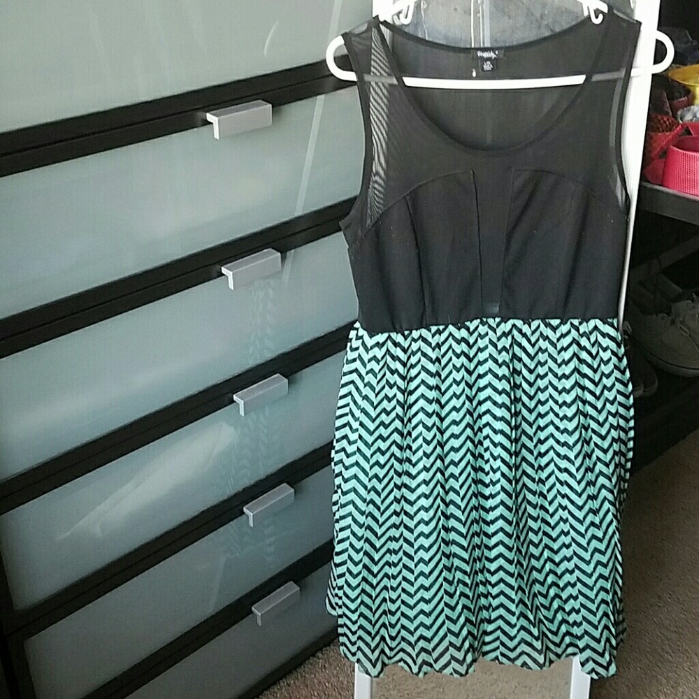 🔴playful dress with sheer components, back sheer