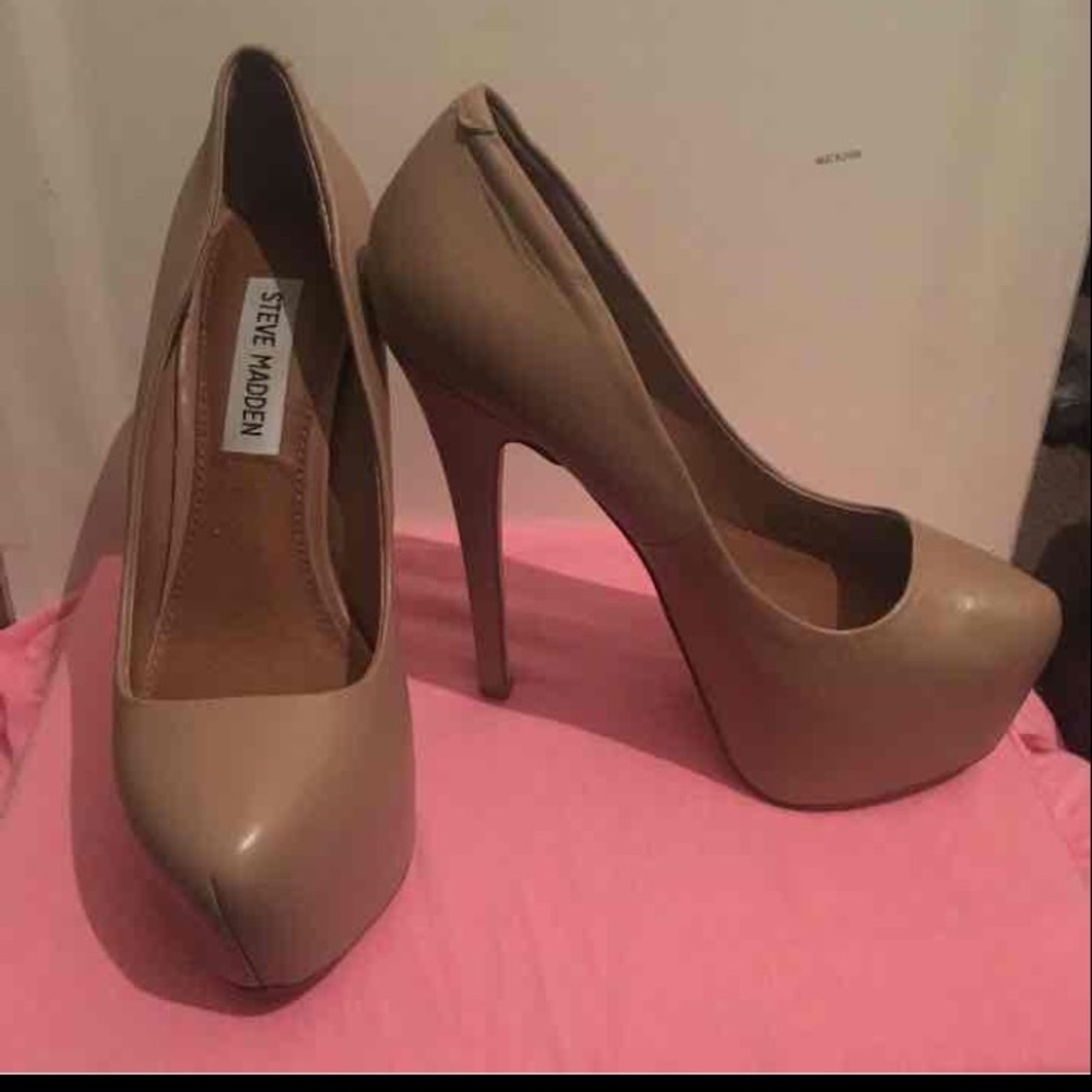 Steve Madden Tan Heels