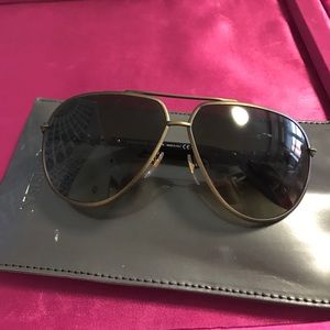 Gorgeous&flattering Alexander McQueen Sunglasses