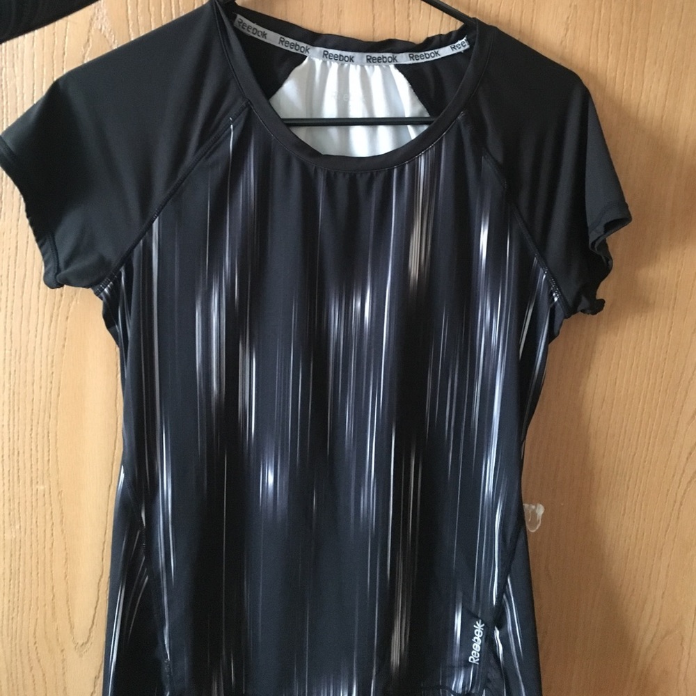 Like new Reebok Workout tee size small