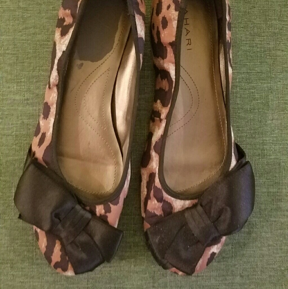 Tahari leopard print flats with bow 8.5