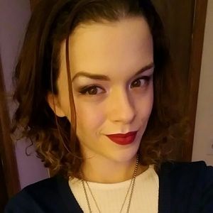Meet your Posher, Elicia