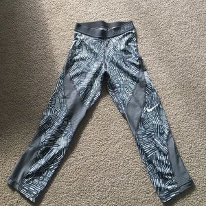 NWOT Nike Pro Capri Tight