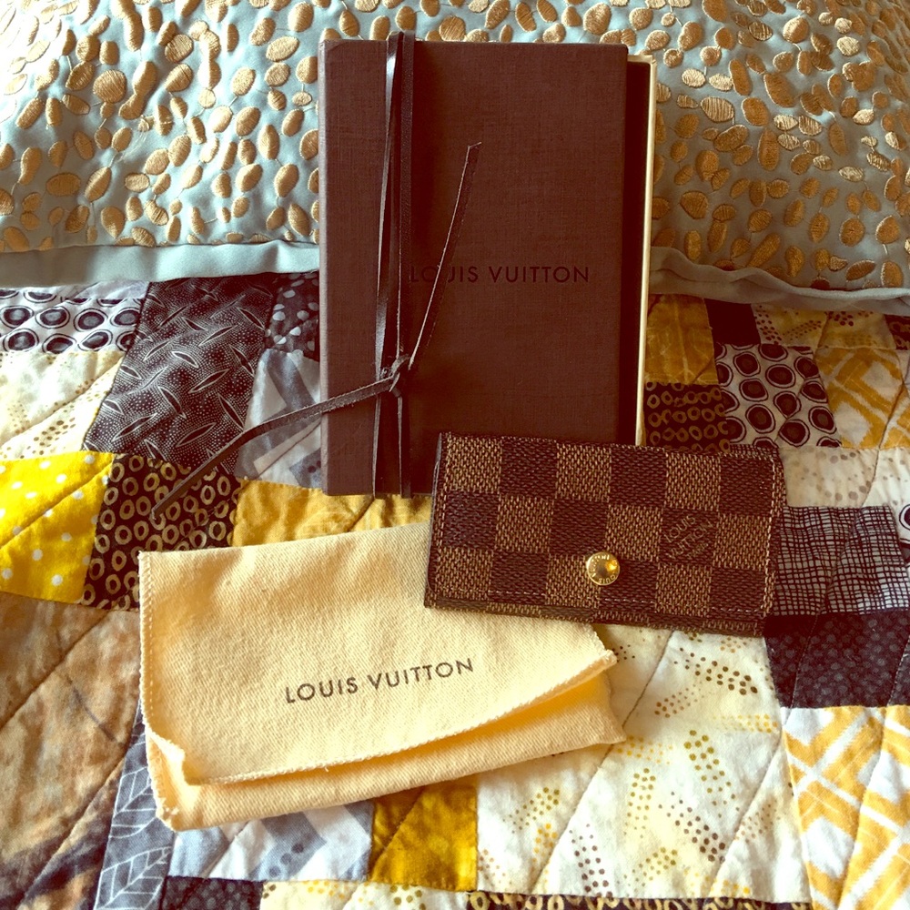 Louis Vuitton key holder ebene