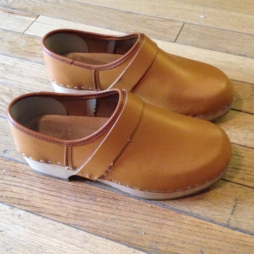 Vintage wooden Swedish clogs mustard full back