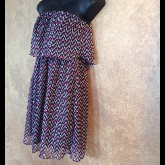 Simple & Chic Dress - Picture 2 of 6