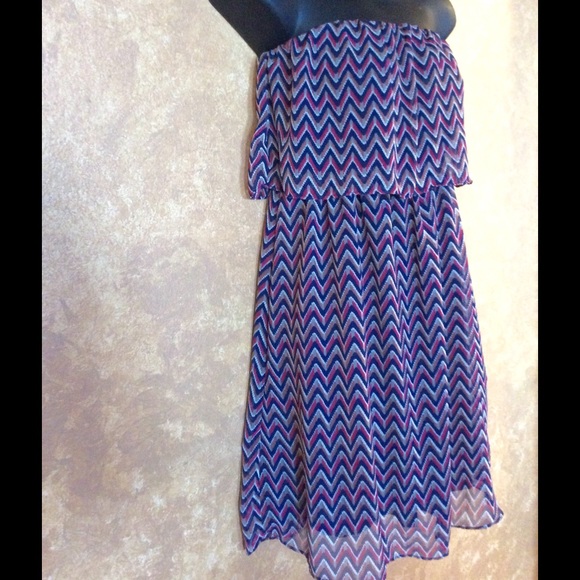 Simple & Chic Dress - Picture 3 of 6