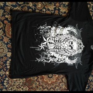 Skull graphic shirt