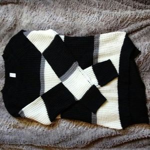 Black / white sweater