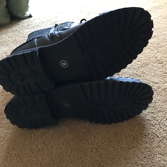 Boots - Picture 3 of 4