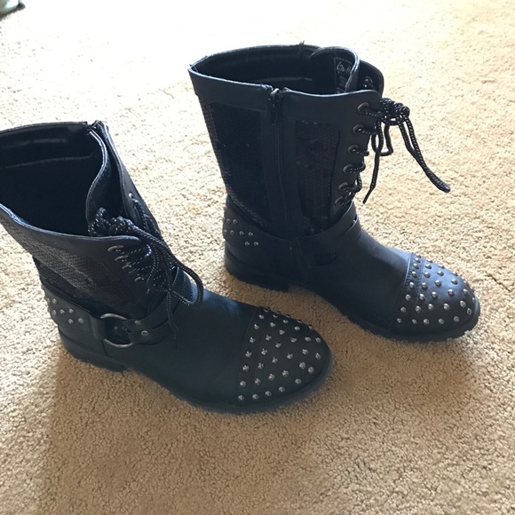 Boots - Picture 4 of 4