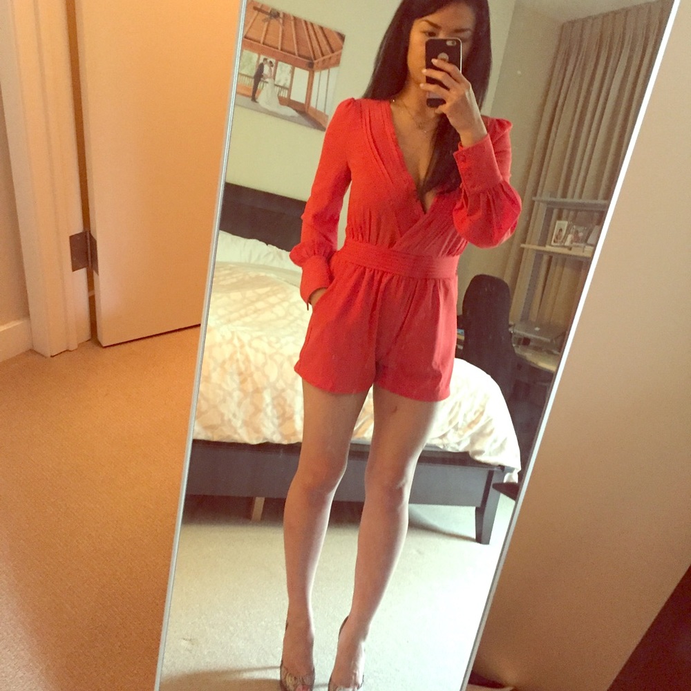 Red long sleeve v-neck romper ✨