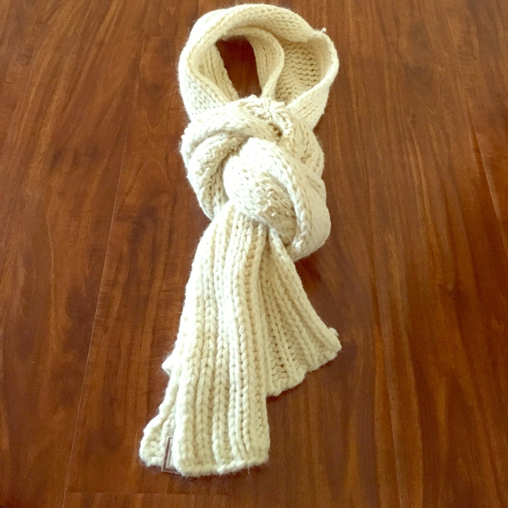 A&F scarf
