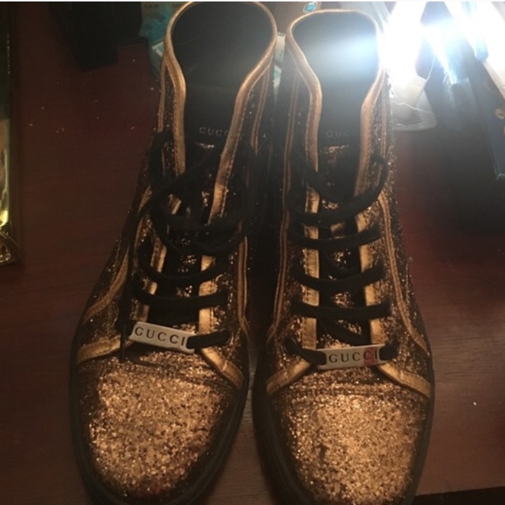 Gucci Sneakers Women's size 8. Great condition