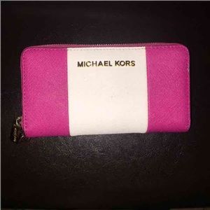 Michael kors small wrislet/wallet