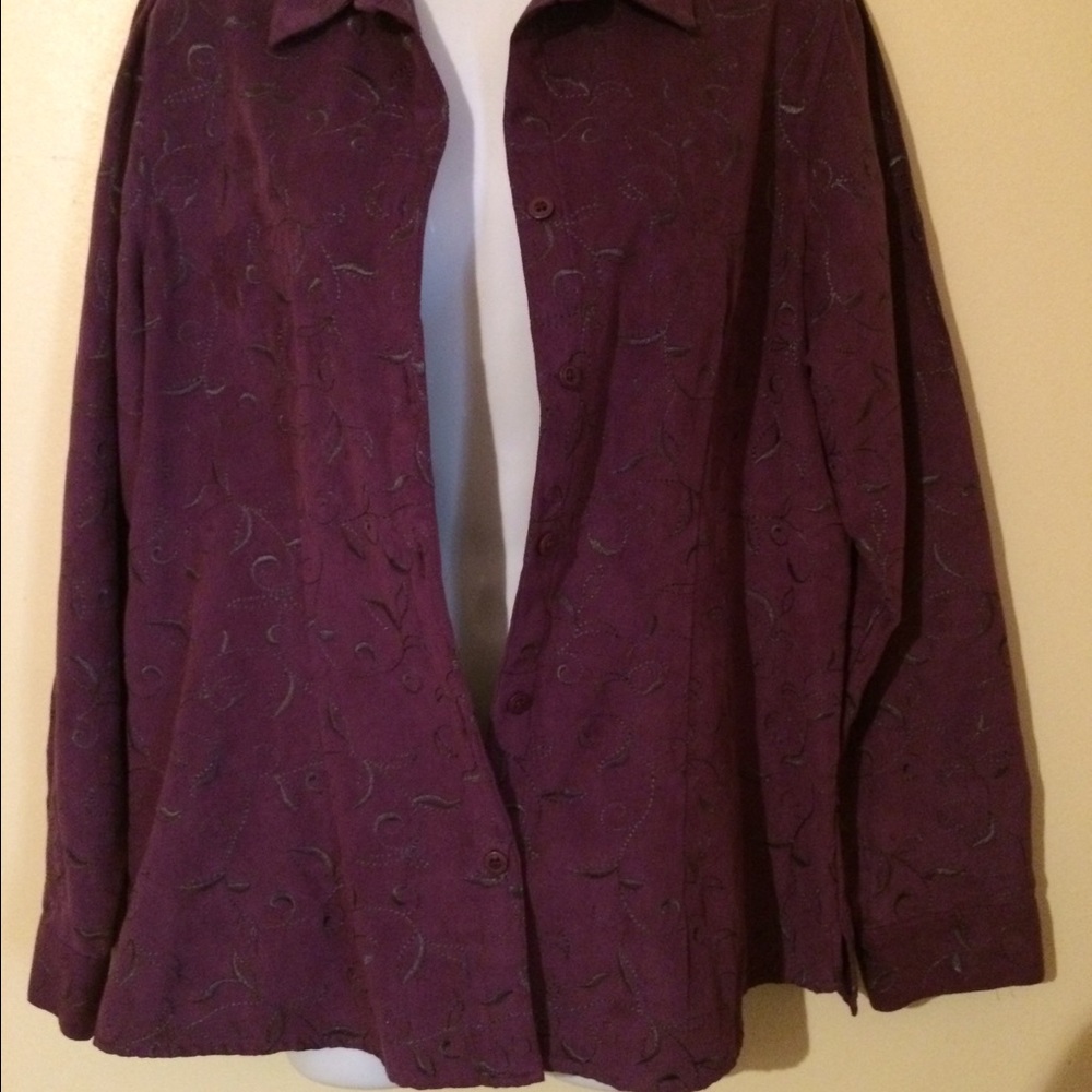 Sag Harbor Top Embroidered button down NWOT