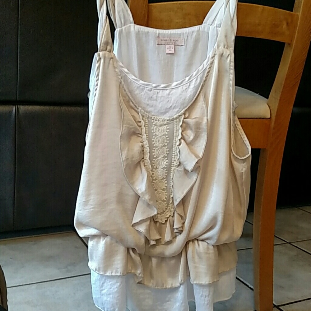 Romeo & Juliet Couture sleeveless blouse