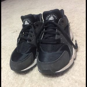 Black Nike Huarches