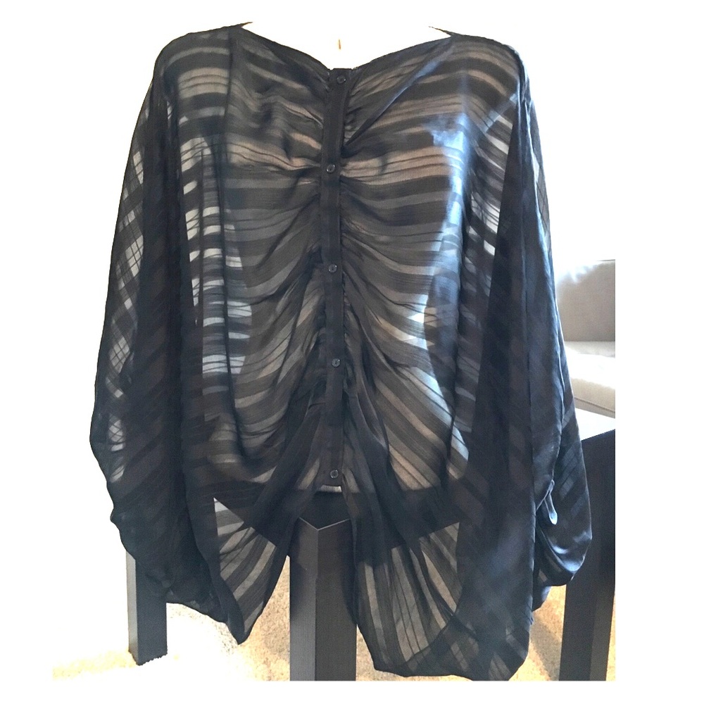 🐭H&M poncho style sheer top