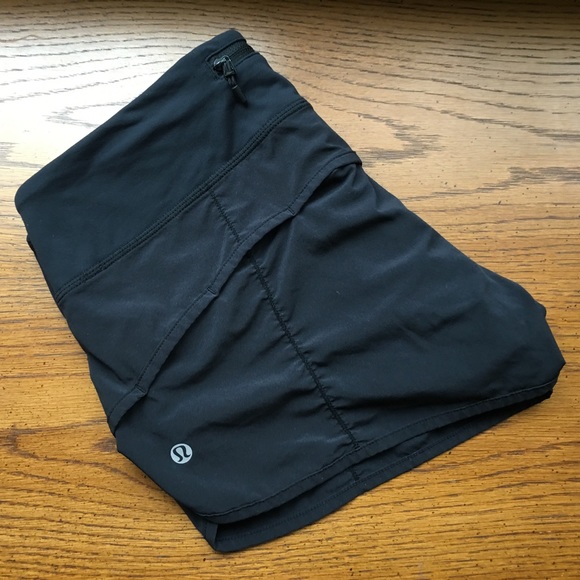 lululemon athletica Pants - Lululemon size 6 black Speed Short running shorts!