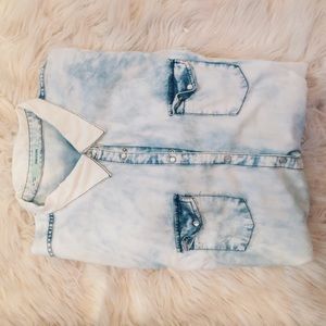 Maurice's light wash button up shirt