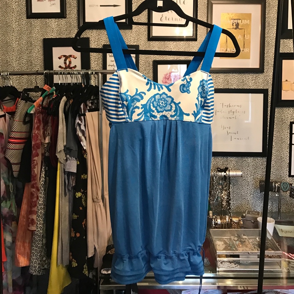 Lululemon workout top with built in sports bra